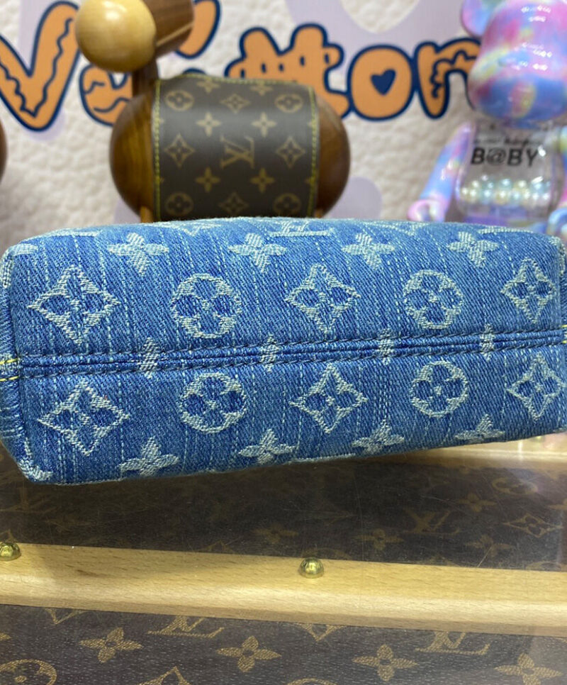 Louis Vuitton Hills Pochette M82949 Blue
